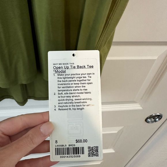 Lululemon tee - Picture 6 of 9